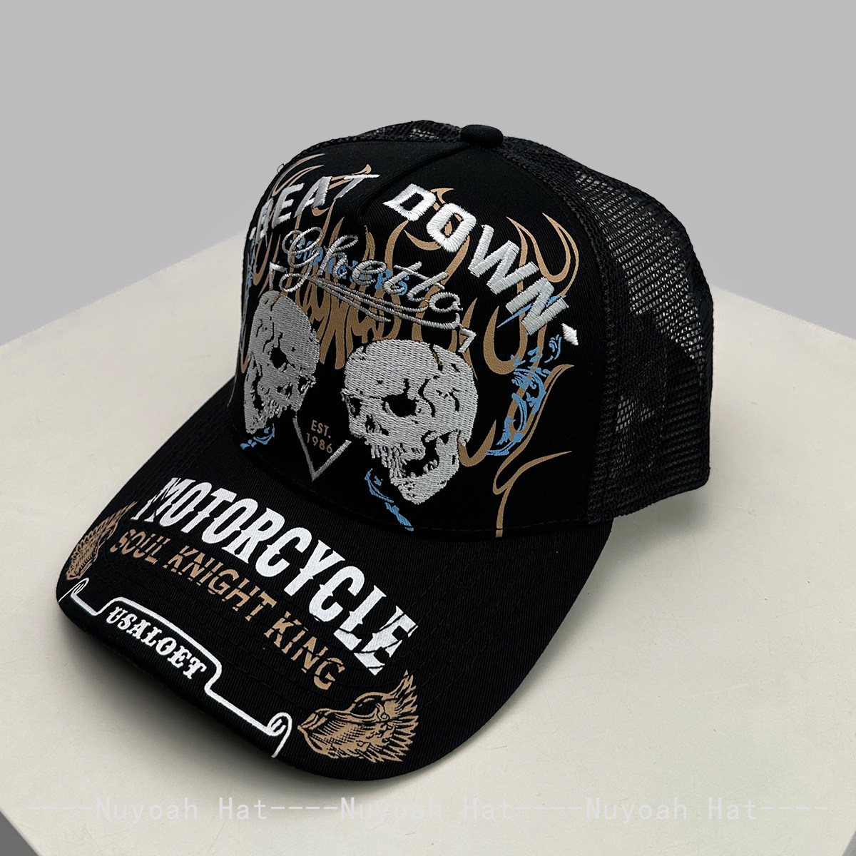 Embroidery Craft - Boné Trucker com Bordado de Chamas